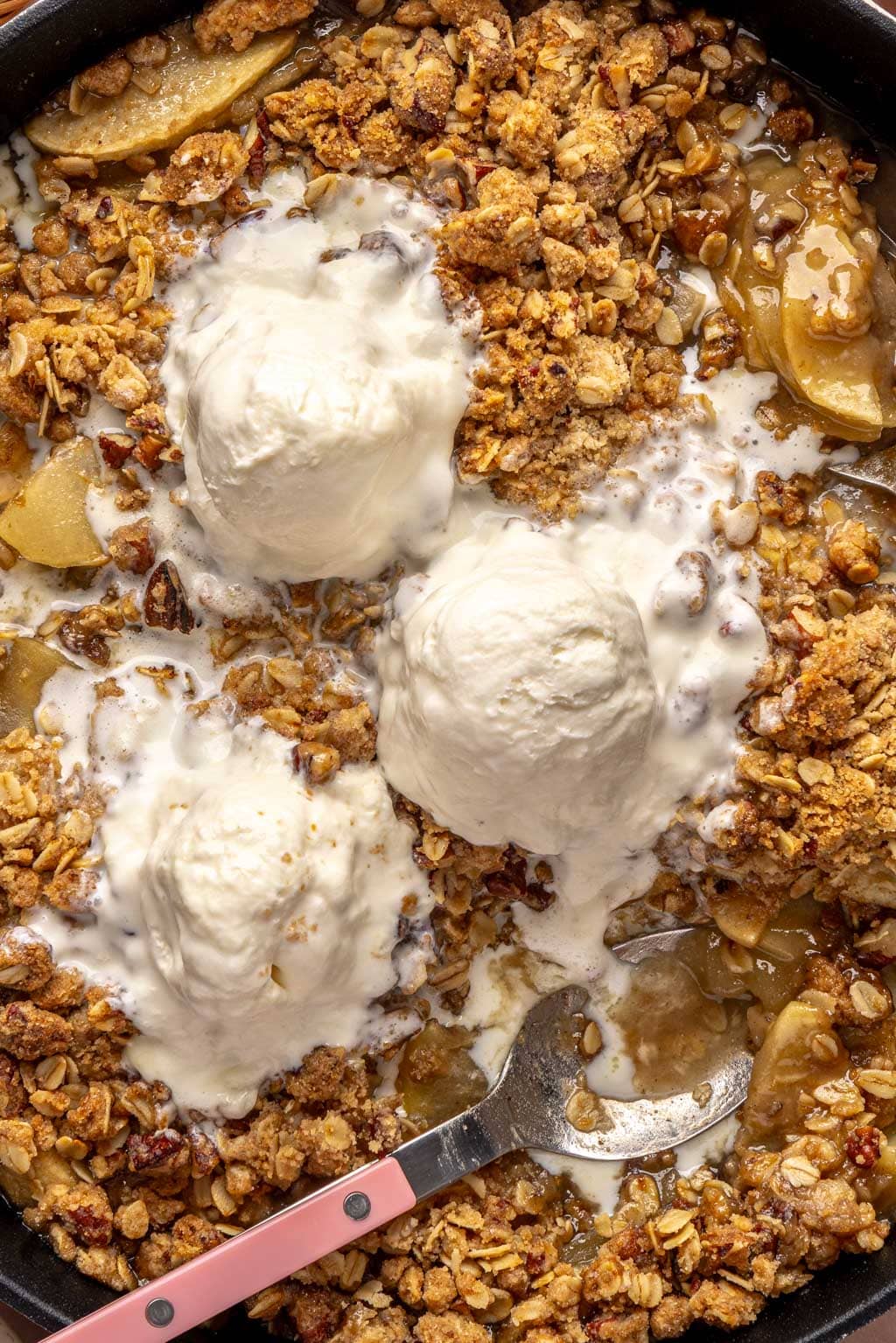 skillet apple crisp with pecans