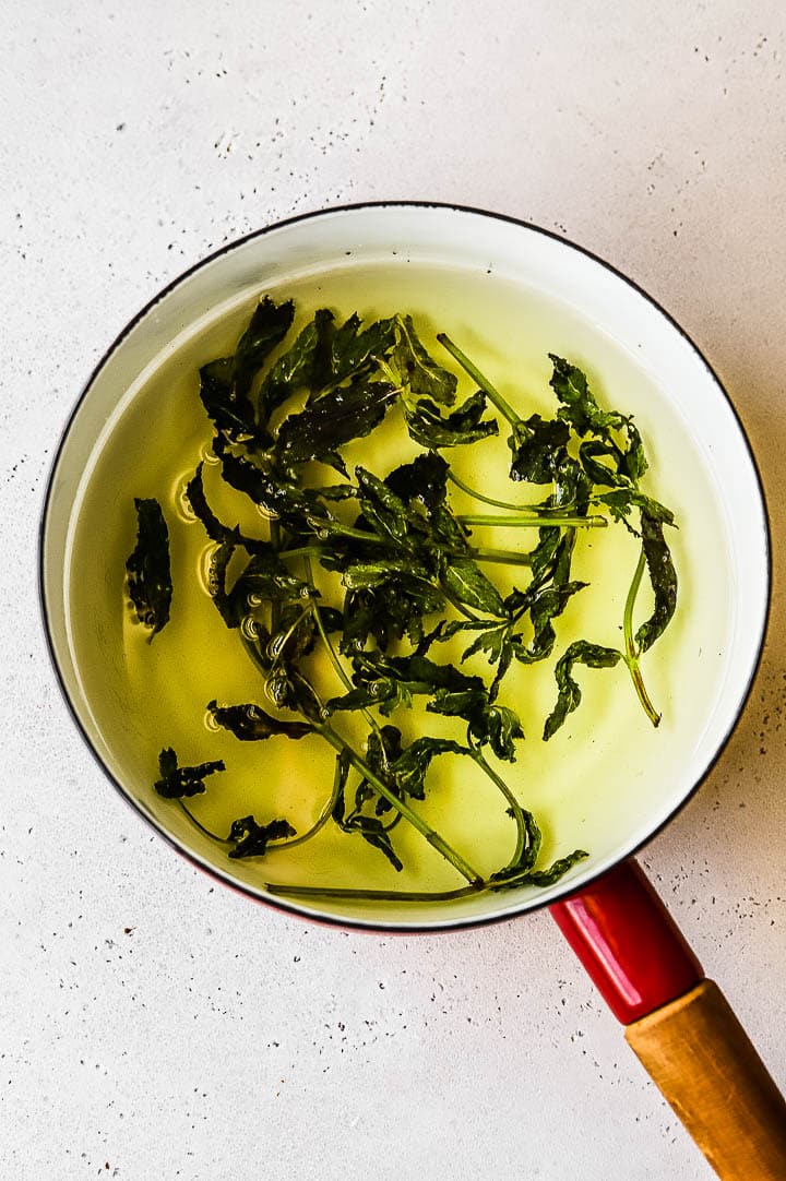 mint syrup after sugar is dissolved