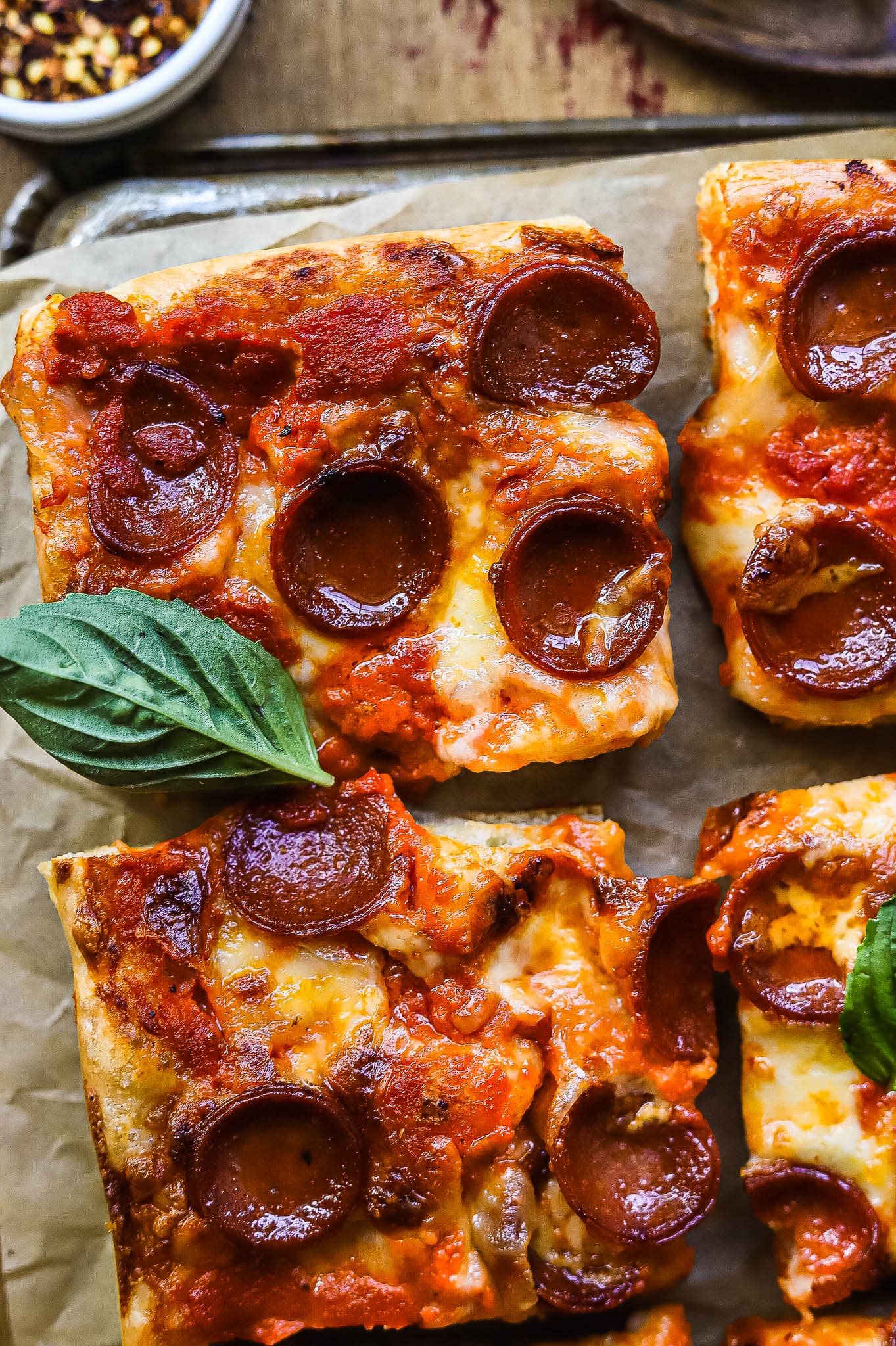 close up view of sliced vodka sauce pizza