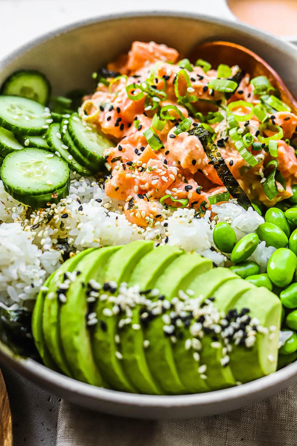 A spicy salmon sushi bowl