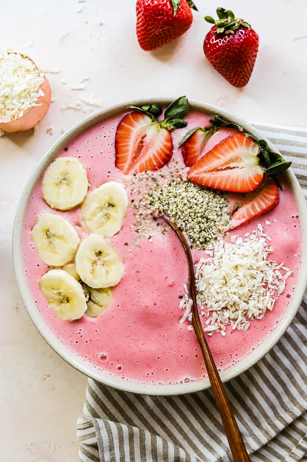 strawberry smoothie bowl
