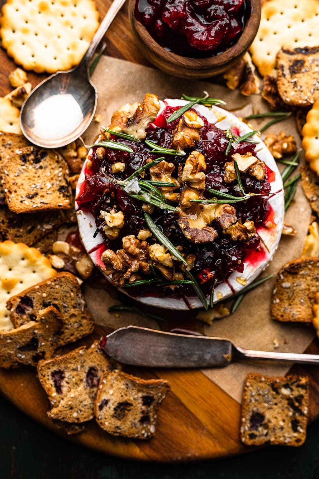Cranberry Baked Brie - Easy Christmas Appetizer Recipe