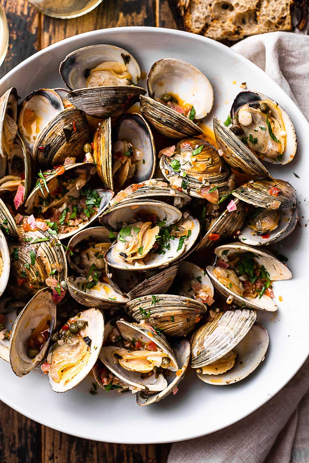 Grilled clams in a serving bowl 