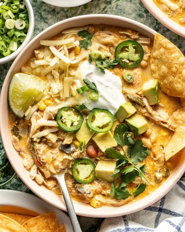 Comment 'chili' and I'll send the recipe right to your DMs!

I can't think of anything more comforting than a bowl of this White Chicken Chili! Roasted poblanos add tons of flavor while store-bought rotisserie chicken keeps this quick & easy--perfect for a busy weeknight. 

📸: @brokegirltable 

chicken chili, white chicken chili, easy chicken recipes, cozy food, chili recipes